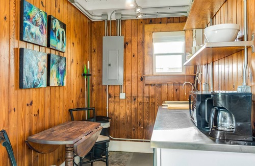 South Nags Head House | Bankers Cottage: Dog-Friendly Tiny Cottage with Close Beach Access!