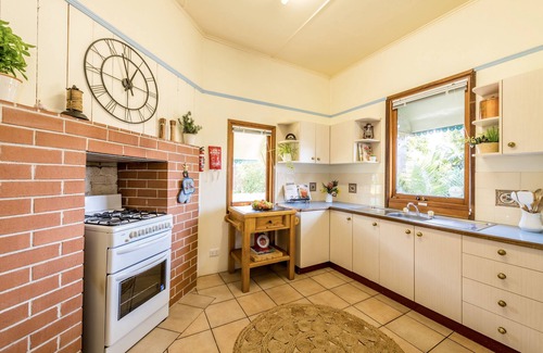 Toowoomba Cottage | Banksia Cottage Toowoomba - Pet Friendly Getaway