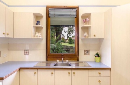 Toowoomba Cottage | Banksia Cottage Toowoomba - Pet Friendly Getaway