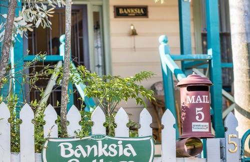 Toowoomba Cottage | Banksia Cottage Toowoomba - Pet Friendly Getaway