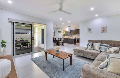 Zuccoli House | Banksia House | Modern 3 Bed 2 Bath
