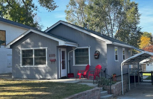 Central - Terry House | Barb’s Cozy Home with Office and Covered Parking!