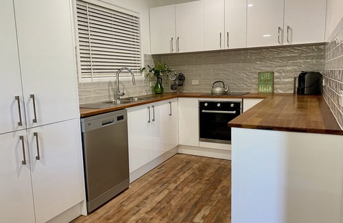 Coolangatta House | Barefoot & Beachy! Pet friendly 4 bedroom beach house sleeps up to 11