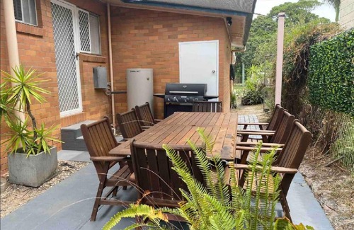 Coolangatta House | Barefoot & Beachy! Pet friendly 4 bedroom beach house sleeps up to 11