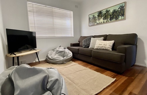 Coolangatta House | Barefoot & Beachy! Pet friendly 4 bedroom beach house sleeps up to 11