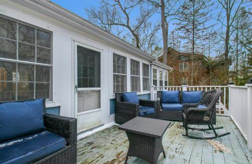 Grand Beach House | Barefoot Cottage Pool House