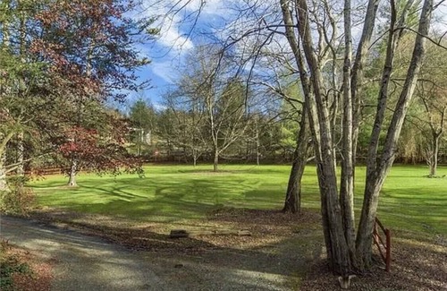 Leicester Cabin | Barefoot Lodge at Dix Creek