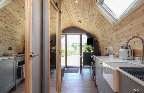 Fence Cottage | BARLEY, romantic, with a garden in Clitheroe