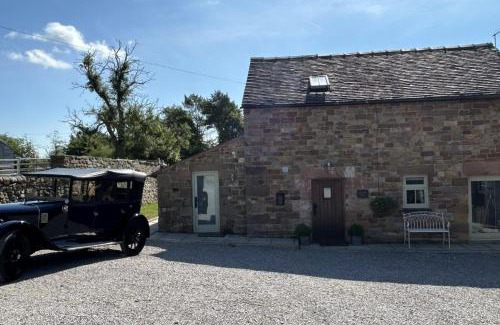 Cauldon House | Barn Conversion - Sleeps 4 - Pet friendly - Garden