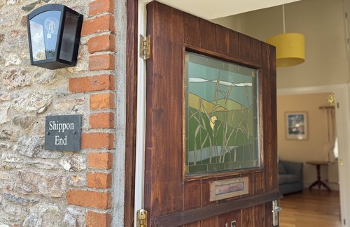 Dittisham Cottage | Barn conversion with character and charm