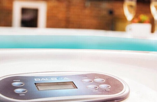 Muston House | Barn Cottage Deluxe - hot tub