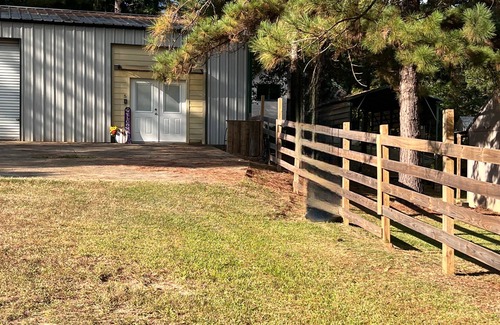 Jasper Apartment | Barndominium along Angelina River near Lake Sam Rayburn great for Sportsmen