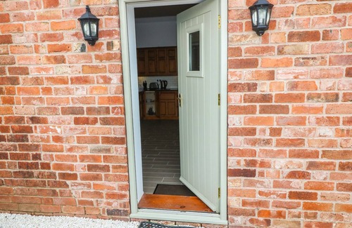 Foxt Cottage | BARNFIELDS HOLIDAY COTTAGE, family friendly in Kingsley
