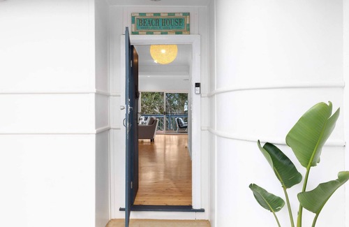 Terrigal House | Barnhill Beach House - by Coast Hosting