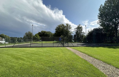 South Cerney House | Barnsley Turret House, set on the edge of the Windrush Lake