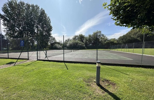 South Cerney House | Barnsley Turret House, set on the edge of the Windrush Lake