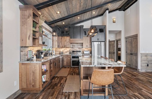 Island Park Cabin | Barrel Sauna+HotTub&FirePit+21mi2YSNP+LakeViews