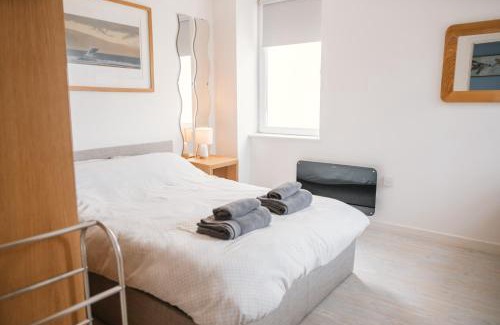 Barry Apartment | Barry Island Beachfront Apartment - Stunning Bay Views and Private Parking