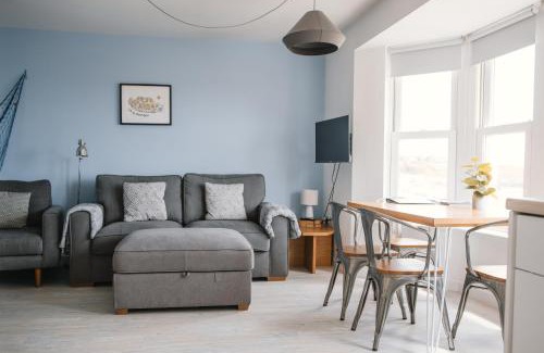 Barry Apartment | Barry Island Beachfront Apartment - Stunning Bay Views and Private Parking