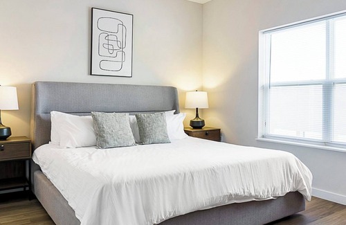 Wayne Apartment | Barsala l 2BD apartment in the heart of Clermont