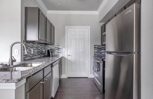 Richmond Apartment | Barsala l tChic 2BD Apt: Pool, Outdoor Kitchen