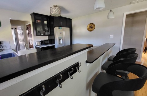 Bloomington House | Base Camp-6.5 blocks to IU Campus & downtown, 3 Kings, Bicycles, Fencenn