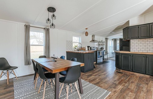 Afton Cottage | Basecamp Cottage: Walk to Meade Tasting