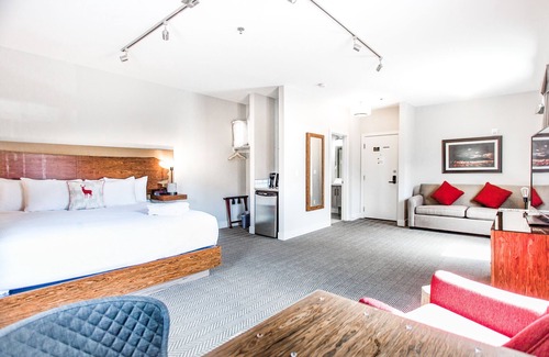 Canmore Hotel | Basecamp Lodge I King Suite Room