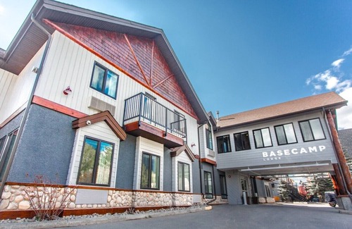 Canmore Hotel | Basecamp Lodge I King Suite Room