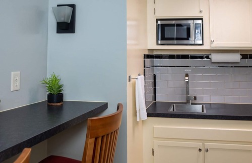 South Bend Apartment | Basement Apt. 2.1 miles from ND, owned by retired Hotel GM, Nice Neighborhood