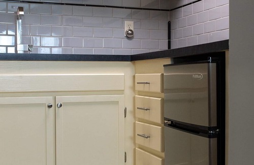 South Bend Apartment | Basement Apt. 2.1 miles from ND, owned by retired Hotel GM, Nice Neighborhood