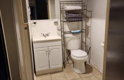 Knoxville Apartment | Basic and Efficient - Lansing Basement