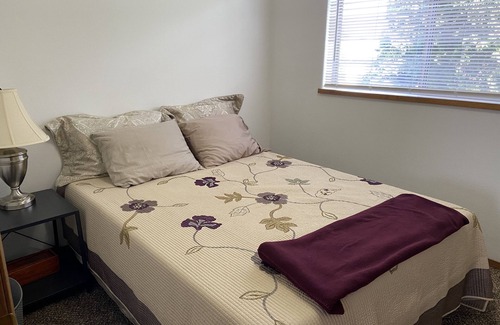 Moses Lake Apartment | Basics 90's Condo 906 Downtown Moses Lake