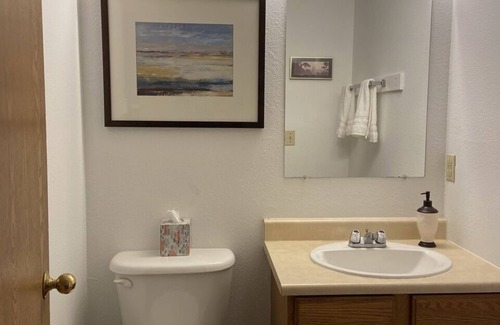 Moses Lake Apartment | Basics 90’s Condo 900 Moses Lake Downtown