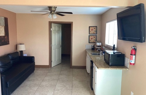 Bastrop House | Basin RV Resort Pool Apartment-Pet Free