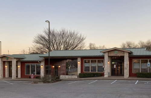 Bastrop House | Basin RV Resort Pool Apartment-Pet Free
