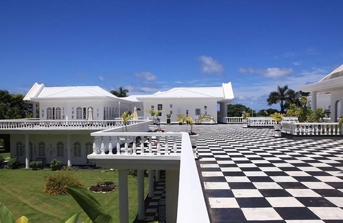 Port Antonio Apartment | Bask in the warm Caribbean sun! Large Suite with FREE Parking and FREE Breakfast