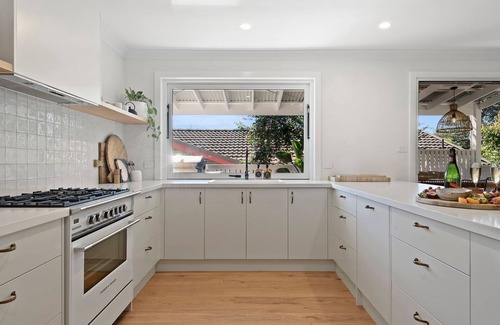 Mollymook House | Baskk Mollymook take a moment, pause, unwind and absorb