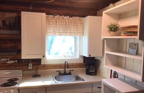 Cedarville Cabin | Bass Cove Cabin - LesCheneaux Landing