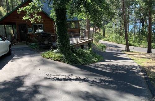 Wishon Cabin | Bass Lake Cabin with Lake View and boat slip
