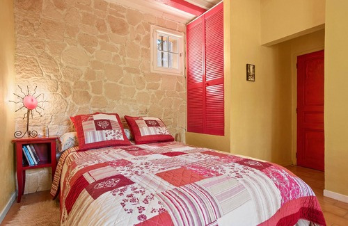 La Roquebrussanne Bed & Breakfast | Bastide Lou Pèbre d'Aï - Soleil des Collines