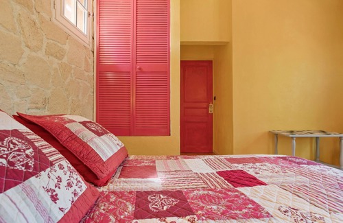 La Roquebrussanne Bed & Breakfast | Bastide Lou Pèbre d'Aï - Soleil des Collines