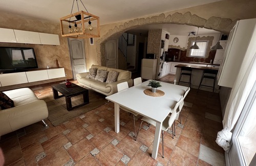 Lancon-Provence Villa | Bastide Provençale et Espace Aquatique Dans un Beau Village