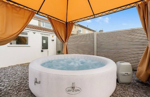Newton St Loe House | Bath 2-BR Retreat w/Hot Tub & Parking/WiFi Close To City Centre Pet Friendly