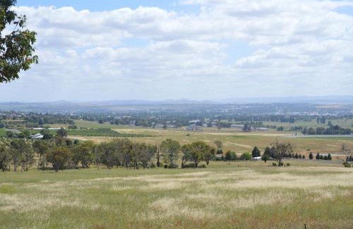 Mount Panorama House | BATHURST GOLDFIELDS RESIDENCE on MOUNT PANORAMA