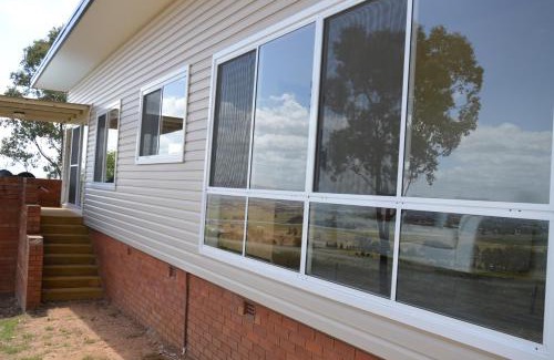 Mount Panorama House | BATHURST GOLDFIELDS RESIDENCE on MOUNT PANORAMA