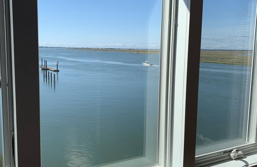 Townsend's Inlet Condo | Bay, Dock, Dog friendly Home . Short walk to the beach !