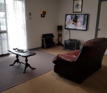 Kingscote Apartment | Bay Lodge 1-Cheapest in Kangaroo Island in Esplanade on Buller St Kingscote