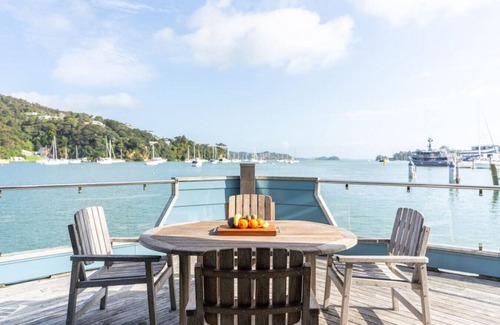 Opua Apartment | Bay of Islands On The Water Apartment-The landing