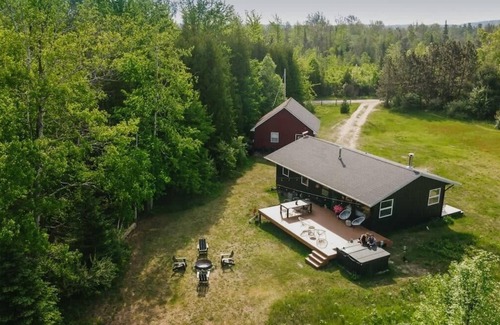 Beulah House | Bay Point Hideaway in the Woods - with Hot Tub!